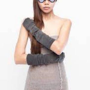 demobaza gloves frequency *NWT sold out